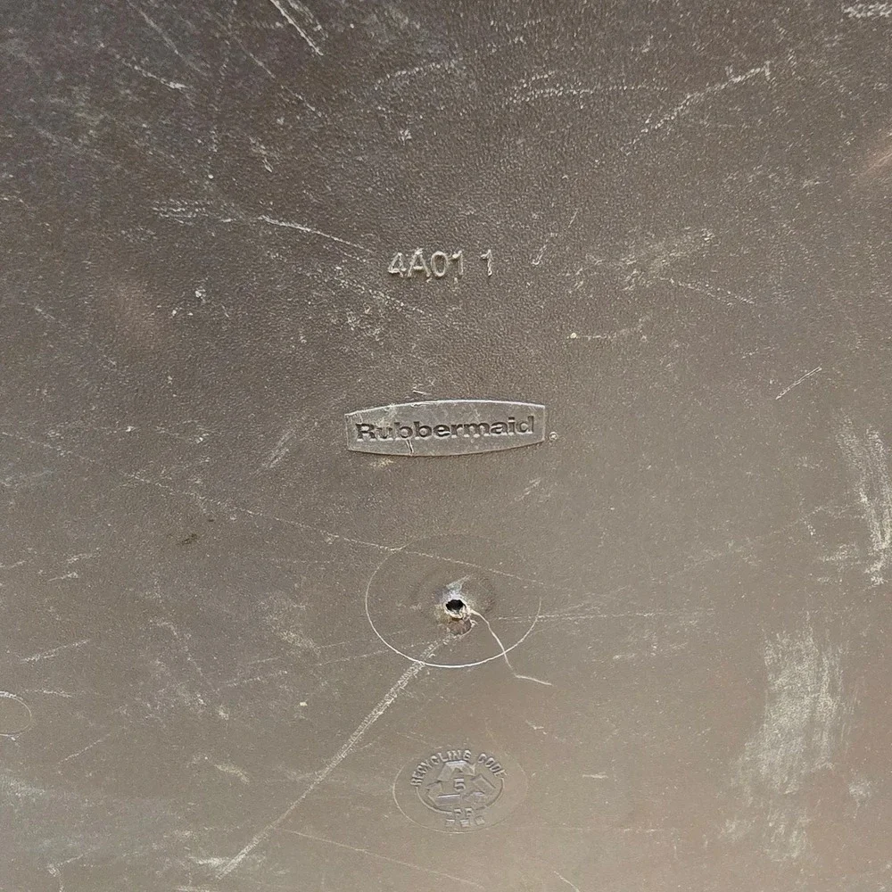 Rubbermaid oval wastebasket